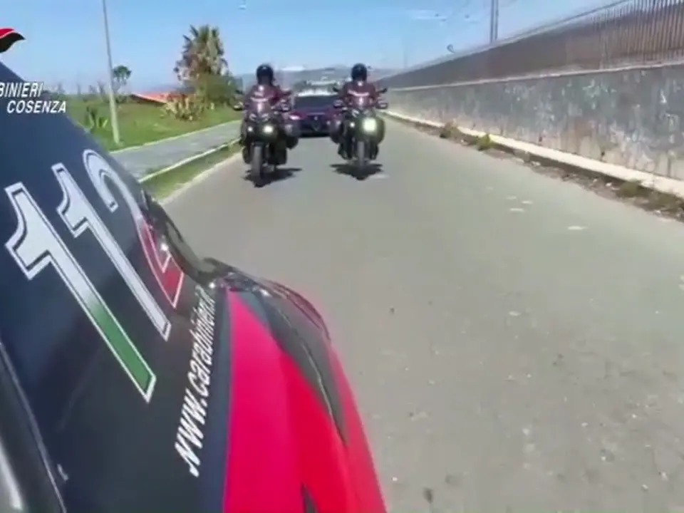 Arresti a Cetraro: sette indagati per favoreggiamento della latitanza di Luca Occhiuzzi | NOMI E VIDEO