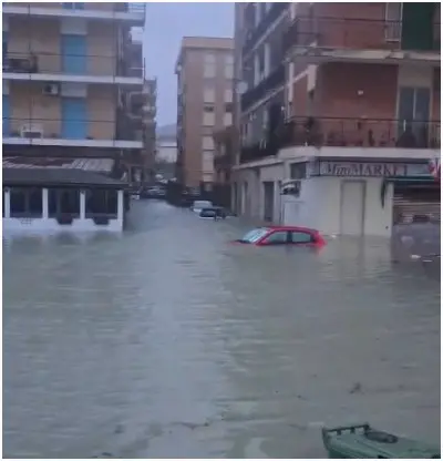 Catanzaro Lido allagata: oltre cento gli interventi dei Vigili del Fuoco.