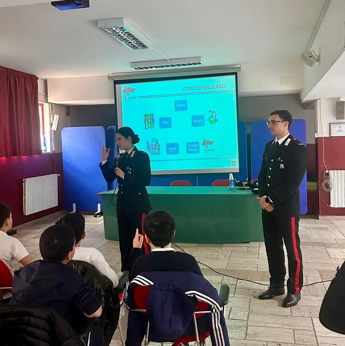 Bullismo, cyberbullismo e sicurezza online: i Carabinieri incontrano gli alunni del “Carducci – V. Da Feltre”\n