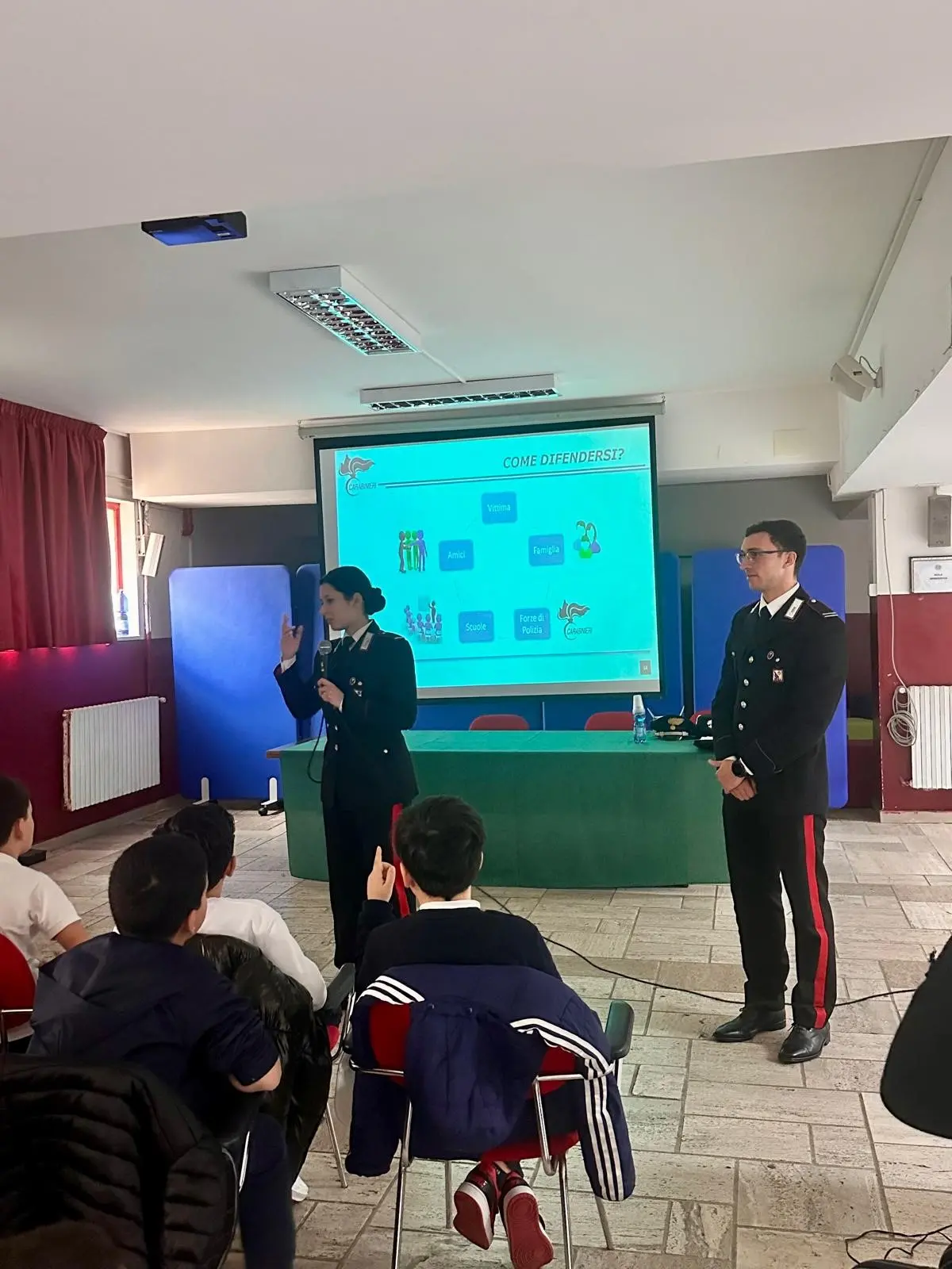 Bullismo, cyberbullismo e sicurezza online: i Carabinieri incontrano gli alunni del “Carducci – V. Da Feltre”\n