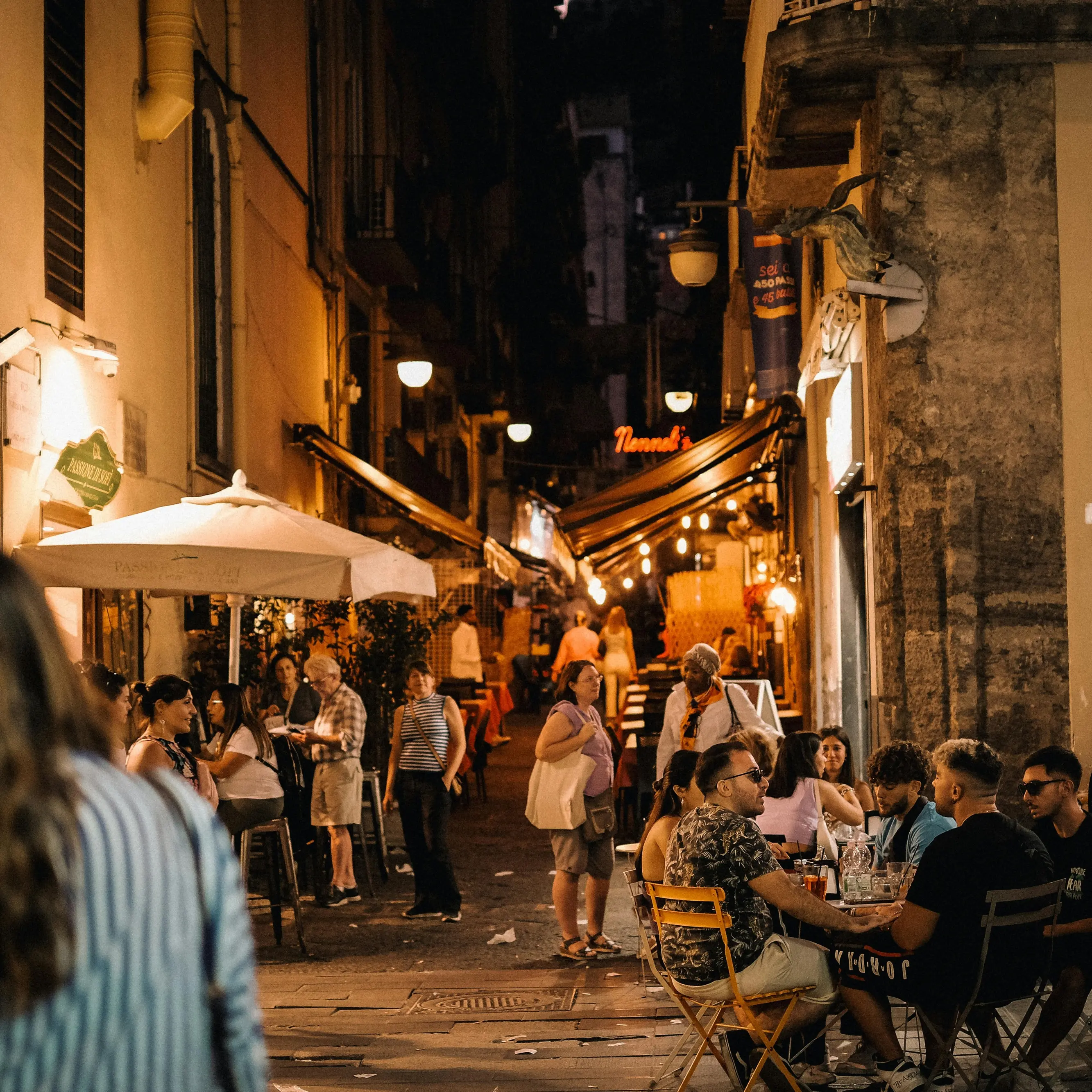 Colazione, aperitivi e after hours: i bar volano nel 2025 con 23,8 miliardi di guadagni e 6 miliardi di scontrini\n