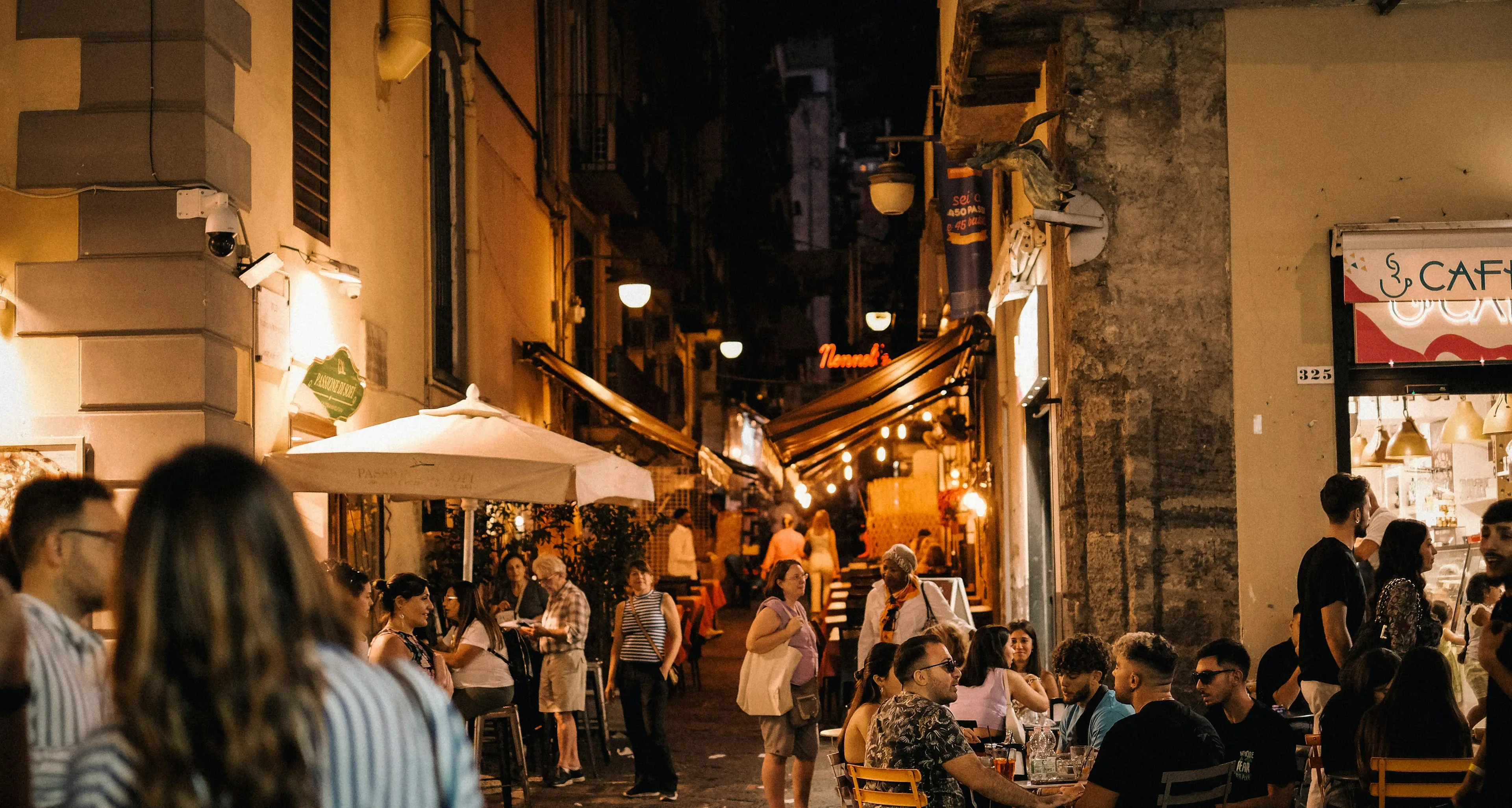 Colazione, aperitivi e after hours: i bar volano nel 2025 con 23,8 miliardi di guadagni e 6 miliardi di scontrini\n