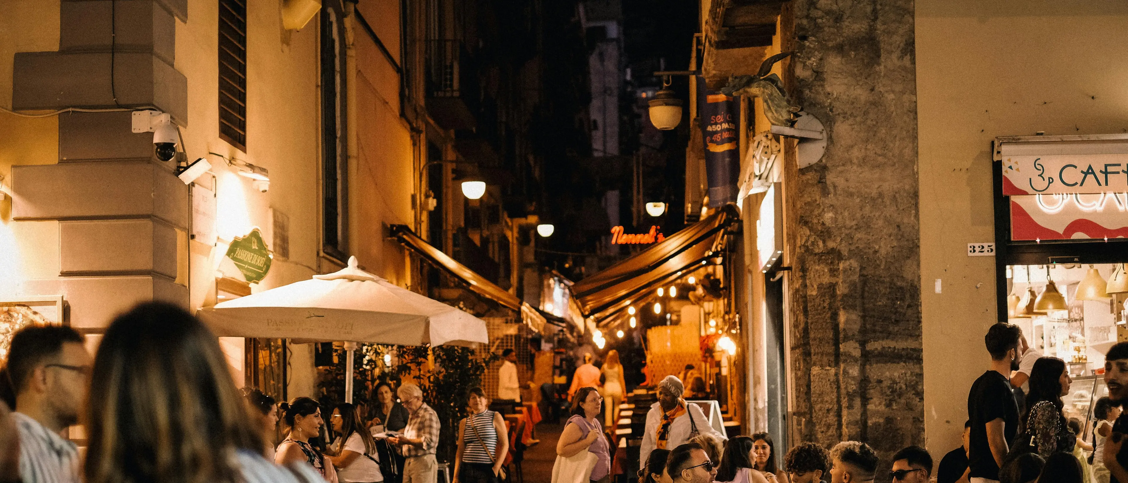 Colazione, aperitivi e after hours: i bar volano nel 2025 con 23,8 miliardi di guadagni e 6 miliardi di scontrini\n