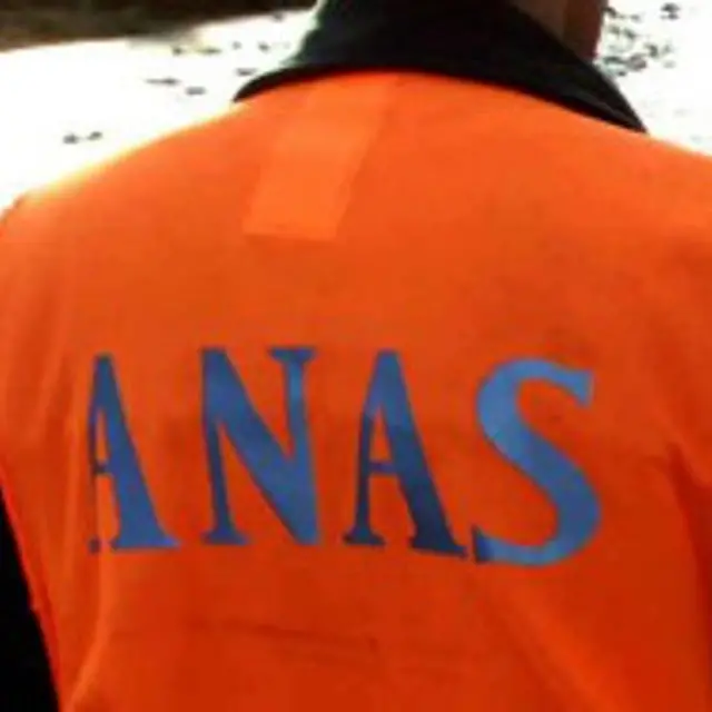 Esonda il fiume Laverde, chiuso un tratto della strada statale 106 a Bianco\n