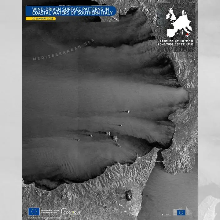 Il graffio della tempesta Harry visto dallo spazio: i satelliti raccontano la furia del vento sulla Calabria\n