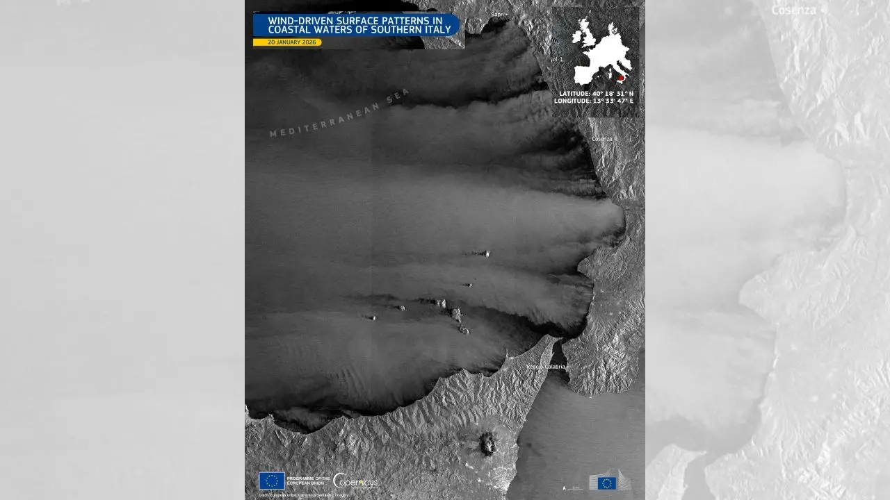 Il graffio della tempesta Harry visto dallo spazio: i satelliti raccontano la furia del vento sulla Calabria\n