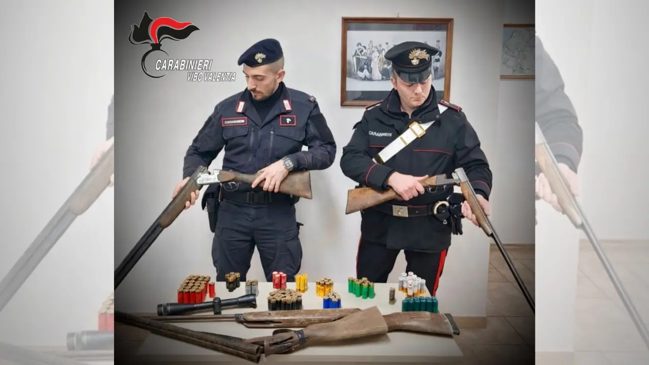 Stefanaconi, un arsenale sotterrato nel cortile: arrestato per ricettazione e detenzione di armi clandestine\n