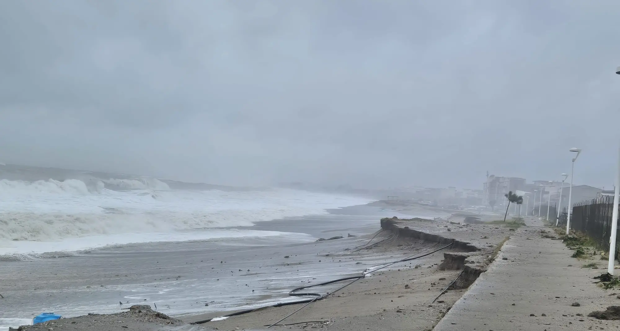 Ciclone Harry, la Regione rilancia il Master plan contro l’erosione costiera: «Pianificazione condivisa con gli Enti locali»\n