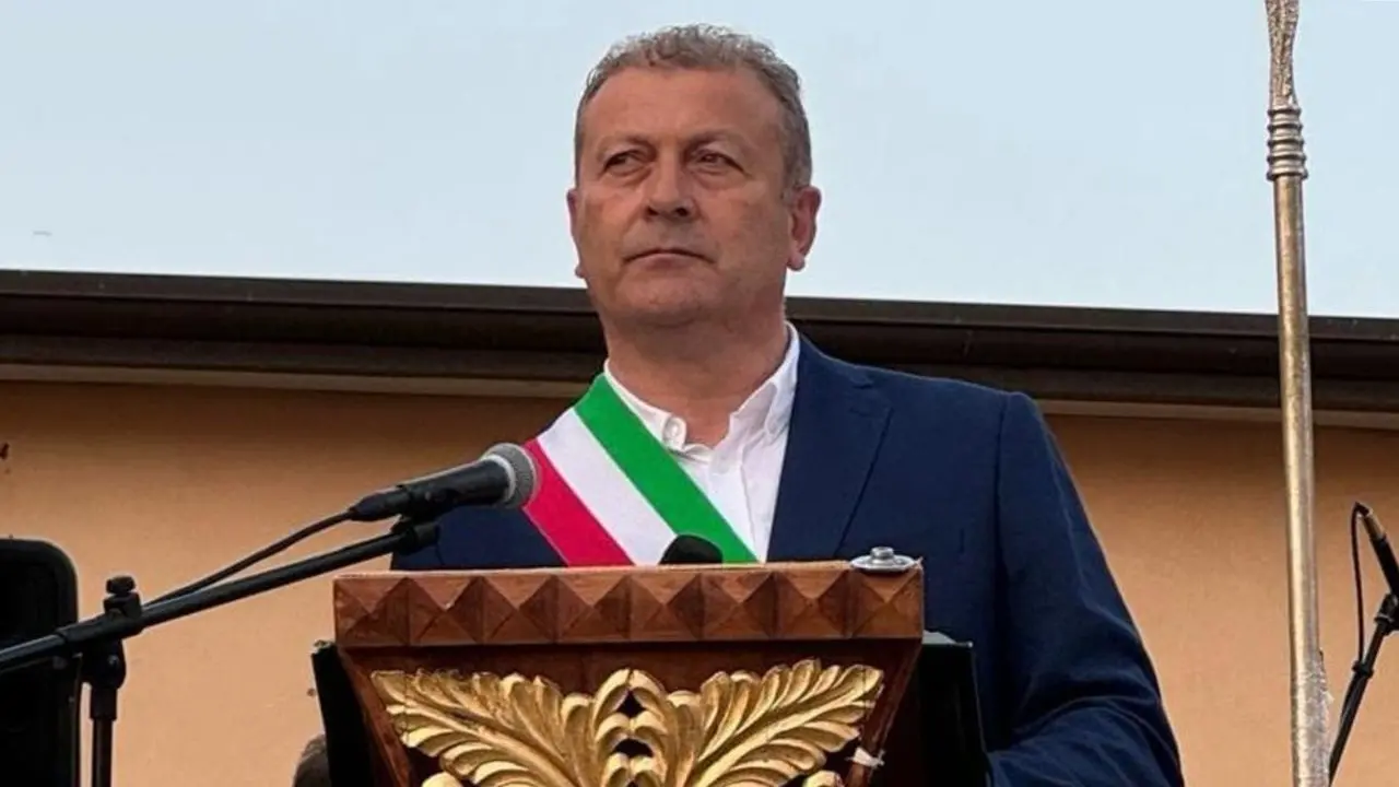 <p>L'ex sindaco di Casabona Antonio Seminario</p>\\n