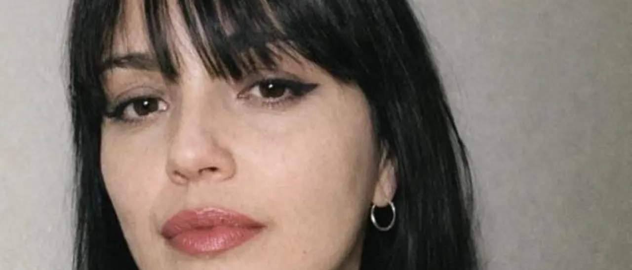 La fragilità che diventa forza, la rinascita dal dolore nel libro “E poi quel giorno accadde” di Emma Serpa\n