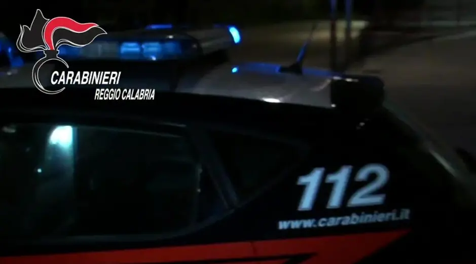 Latitante della Locride\u00A0arrestato a Crotone con una finta consegna postale: deve scontare 10 anni per violenza sessuale\n