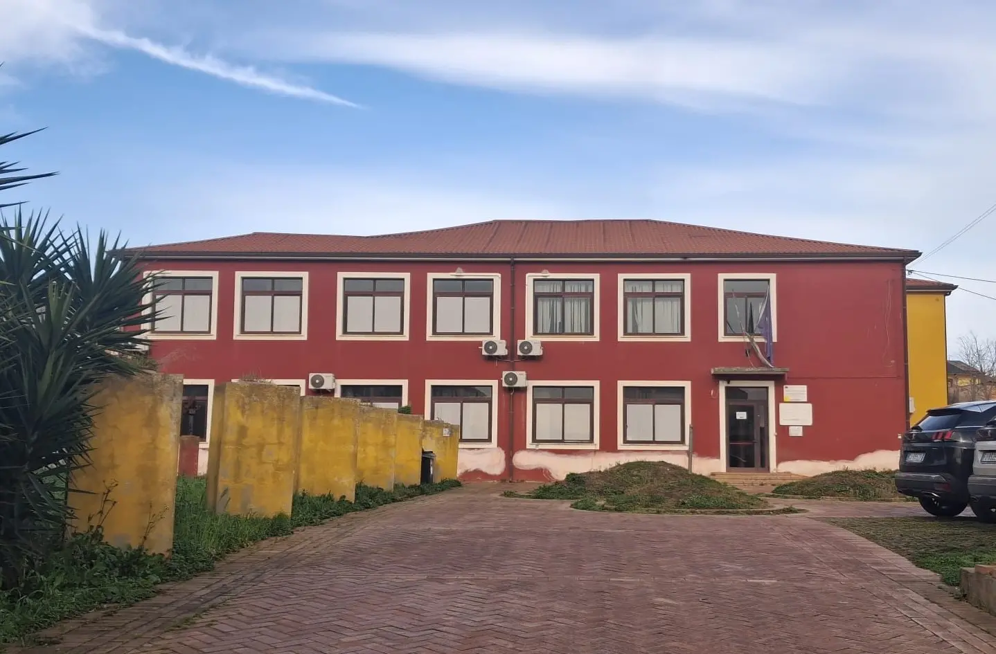 Mileto, gli studenti della\u00A0scuola media non entrano in classe per mancanza di riscaldamento. I genitori chiedono la Dad\n