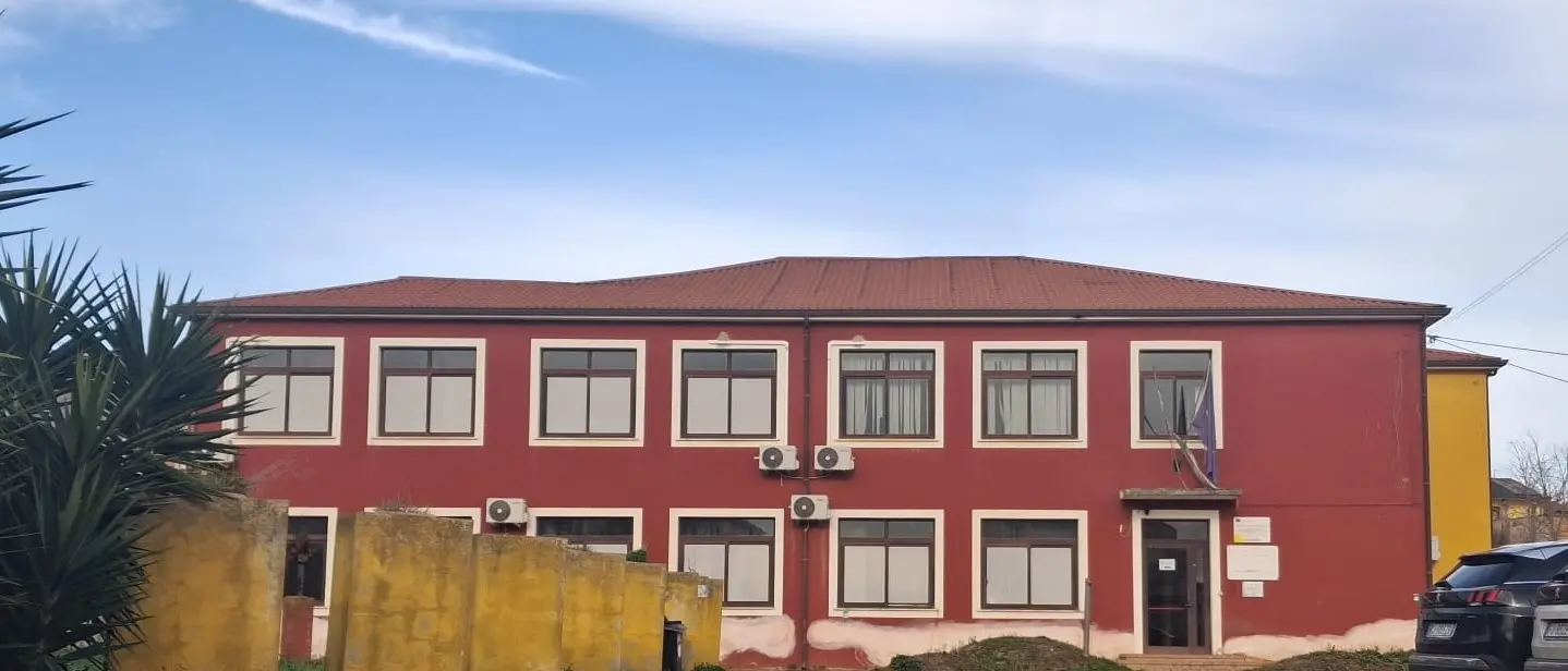 Mileto, gli studenti della\u00A0scuola media non entrano in classe per mancanza di riscaldamento. I genitori chiedono la Dad\n