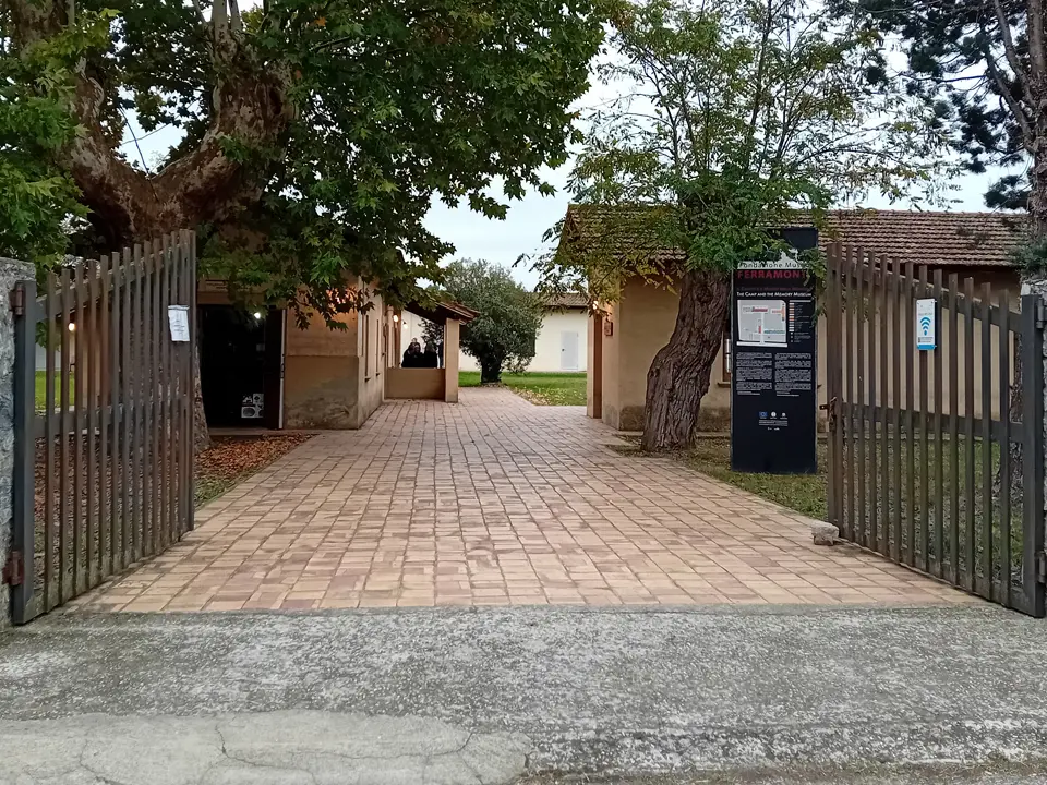 Ferramonti ricorda le vittime della Shoah: quattro medaglie d’onore ai deportati cosentini