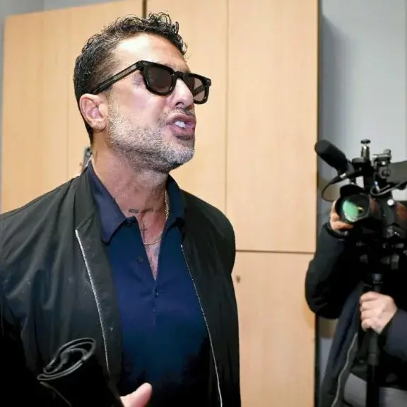 Da conflitto\u00A0social a guerra di potere: perché Mediaset chiama in causa la Dda per fermare Corona\n