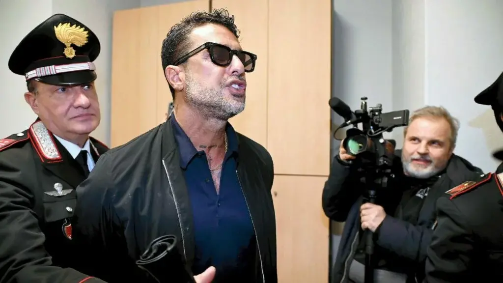 Da conflitto\u00A0social a guerra di potere: perché Mediaset chiama in causa la Dda per fermare Corona\n