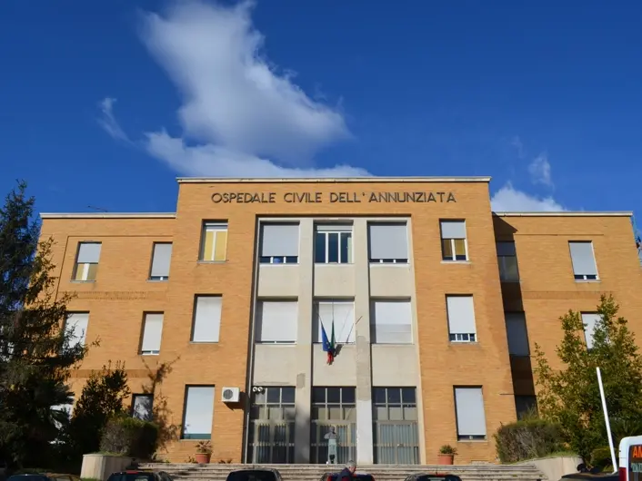 Volantini diffamatori contro due dipendenti: l’Annunziata denuncia «atto ignobile»