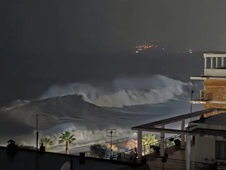 Ciclone Harry, onde degne di uno tsunami: 16,66 metri, le più alte mai registrate nel Mediterraneo