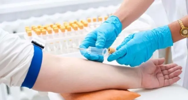 Cosenza, file infinite al freddo e caos al Punto Prelievi: racconto choc di un cittadino sull’ospedale che non funziona