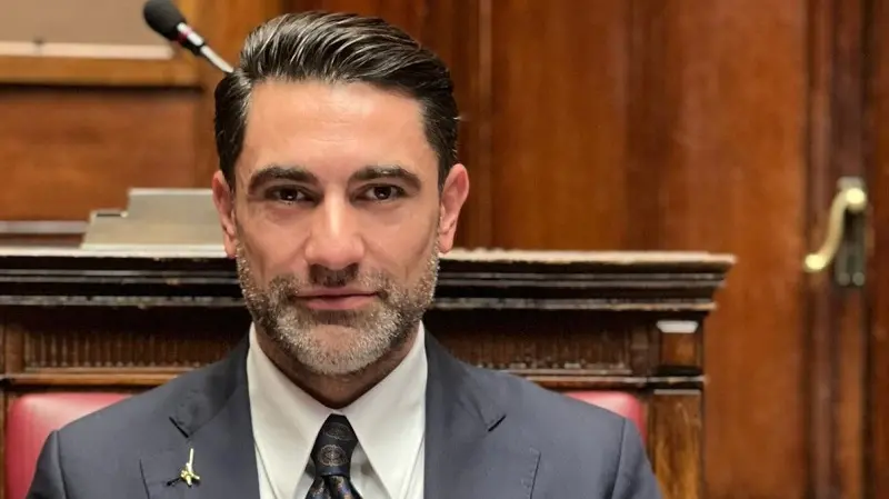 CasaPound in Parlamento con Furgiuele: polemiche e accuse di razzismo per la conferenza su “remigrazione e riconquista”\n