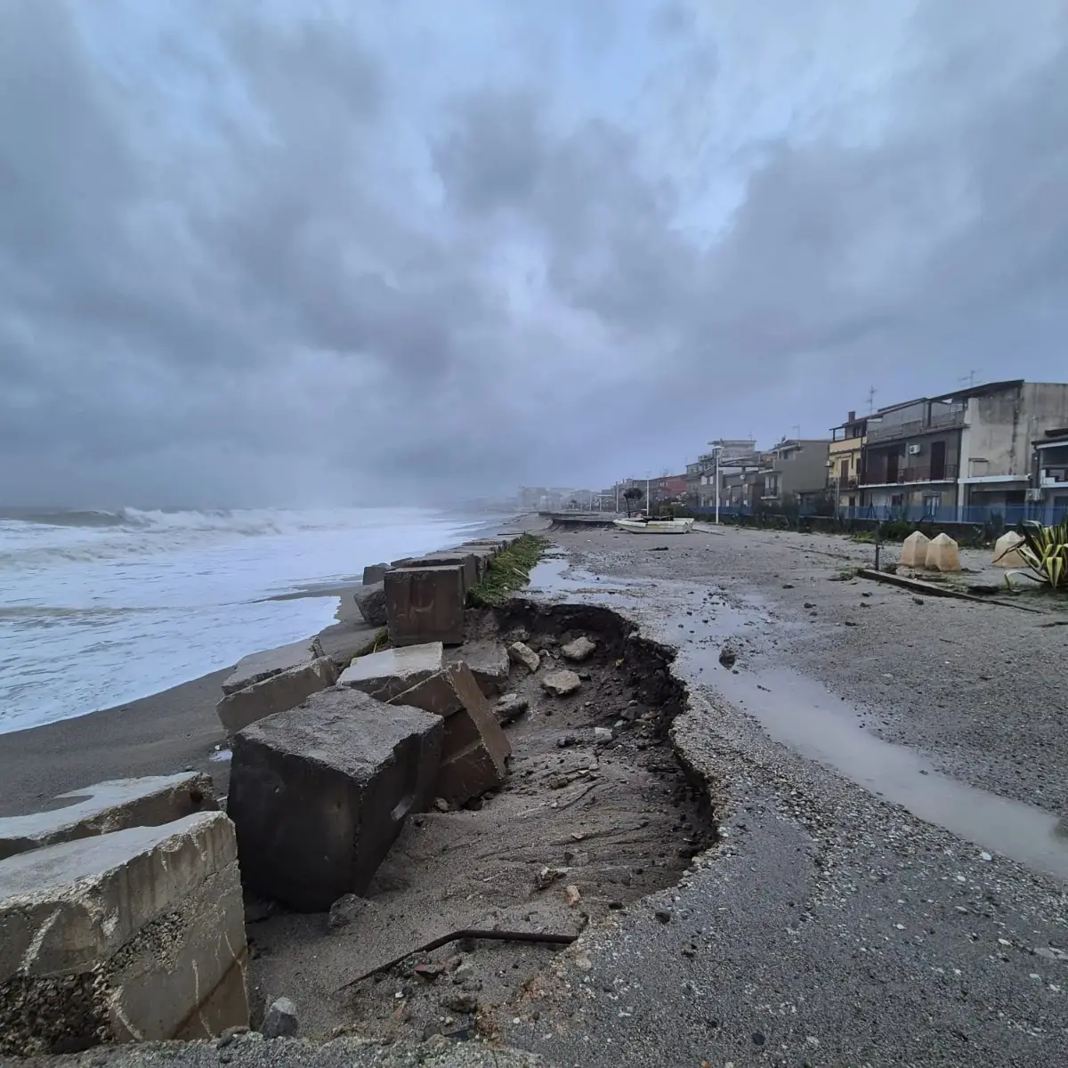 A Siderno il lungomare non c'è più: collassati 2,2 km con danni che superano i 10 milioni di euro