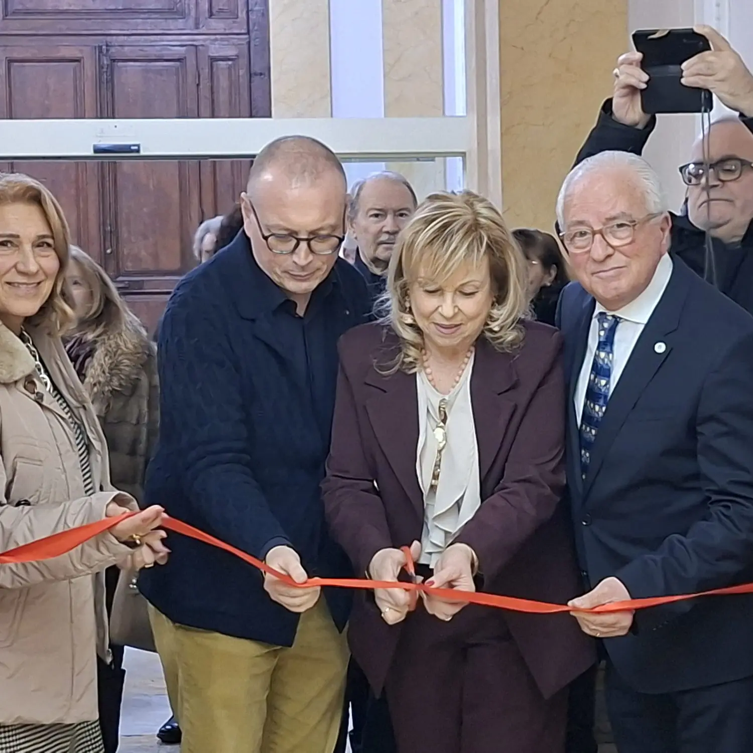 Inaugurata a Palazzo Alvaro la mostra “Hé Entòs Thalassa”\u00A0di Elvira Sirio\n