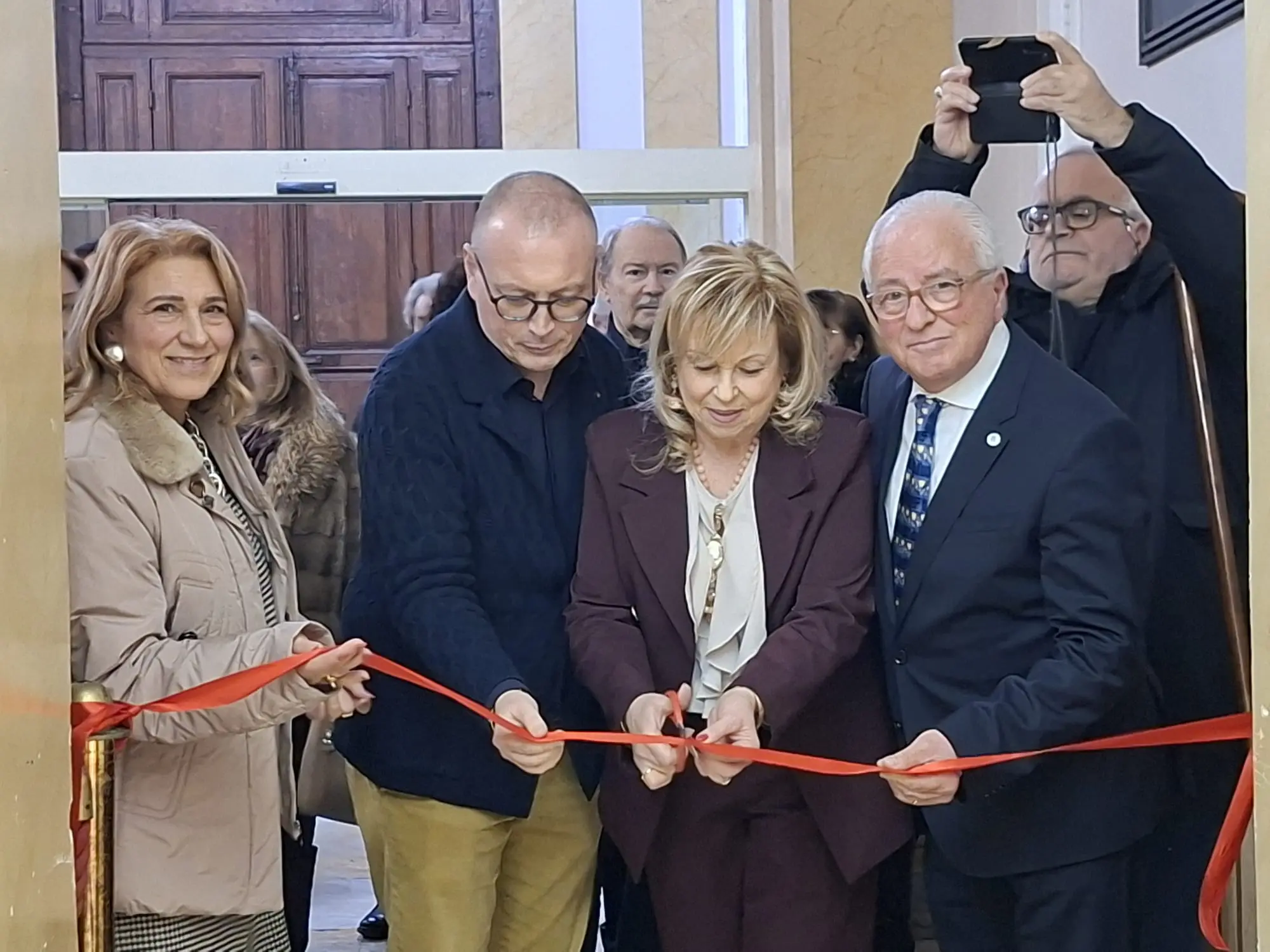 Inaugurata a Palazzo Alvaro la mostra “Hé Entòs Thalassa”\u00A0di Elvira Sirio\n