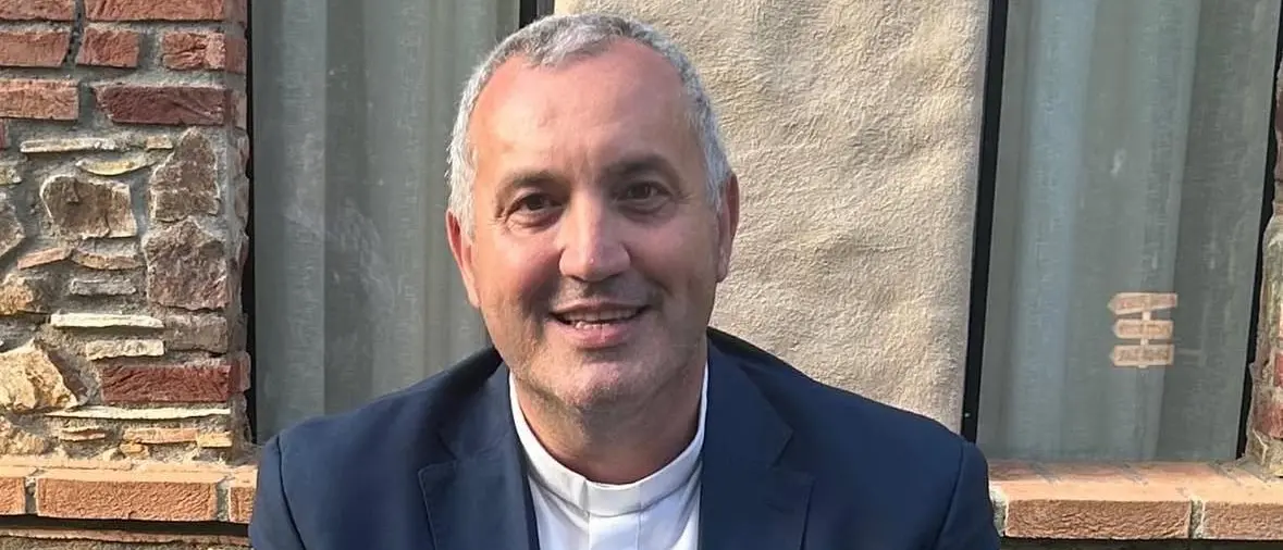 Arbitro picchiato a Crotone, il messaggio del parroco di Casabona: «Anche per chi sbaglia c’è il secondo tempo»\n