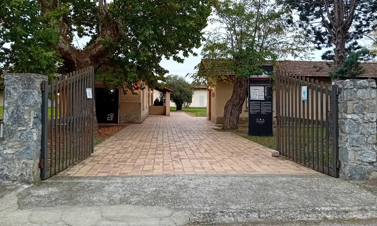 Ferramonti, il campo fascista in Calabria: non fu un lager ma resta un monito contro le leggi razziali e l’orrore del regime\n