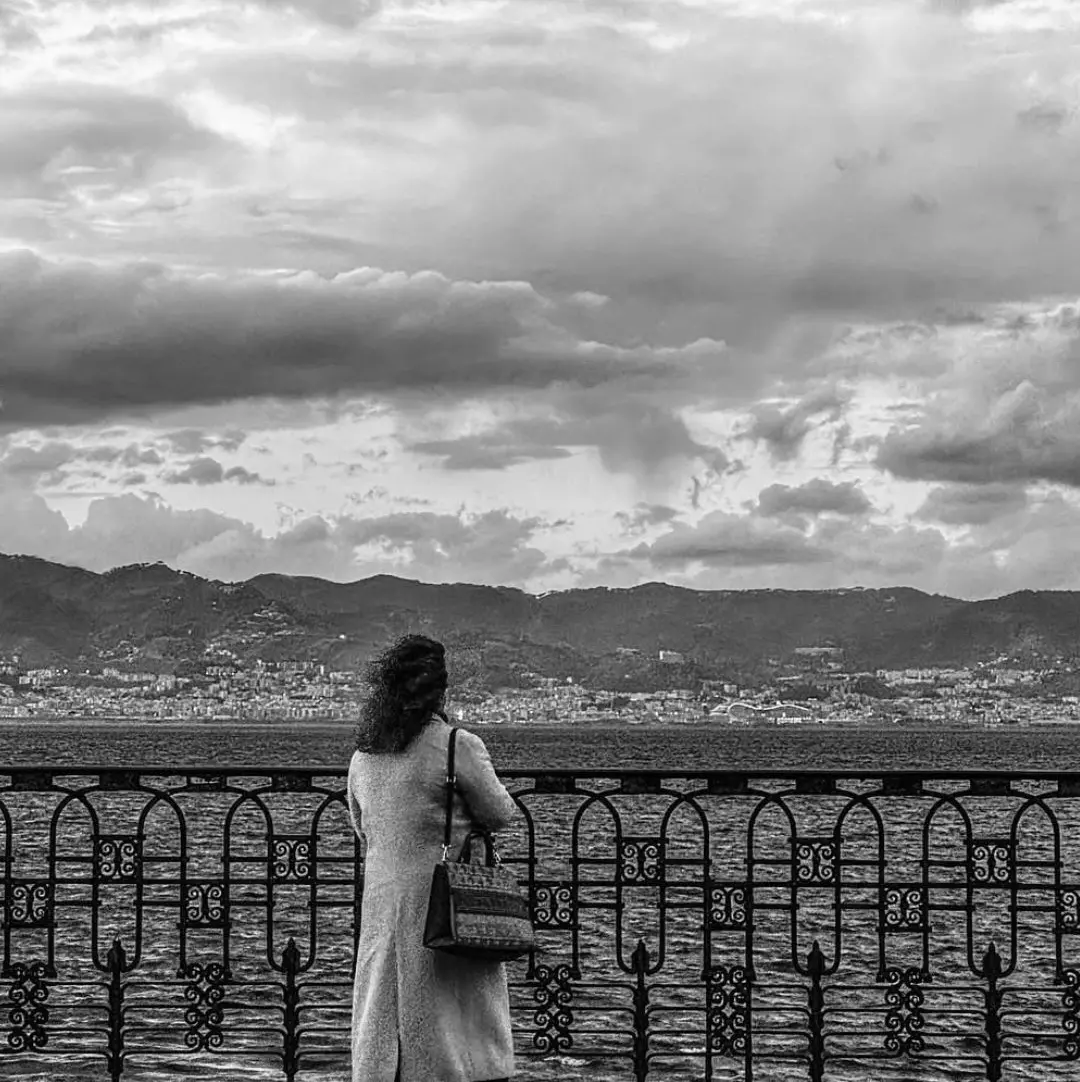 Tra i pensieri e il mare\n