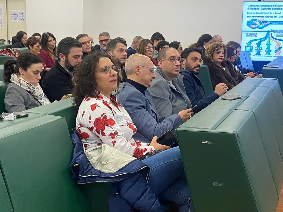 Welfare, l’assessore\u00A0regionale Straface incontra i Comuni: «La cooperazione necessaria per perseguire il benessere cittadini»\n