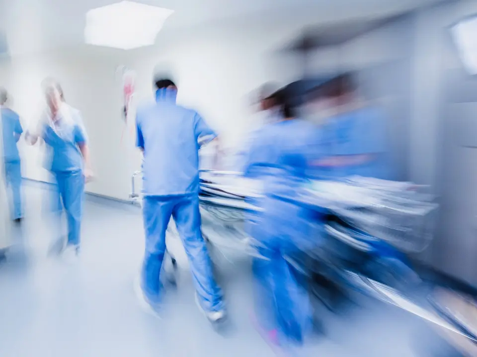 Sanità in Calabria: chi può curarsi deve pagare, chi non può rinuncia a una vita dignitosa