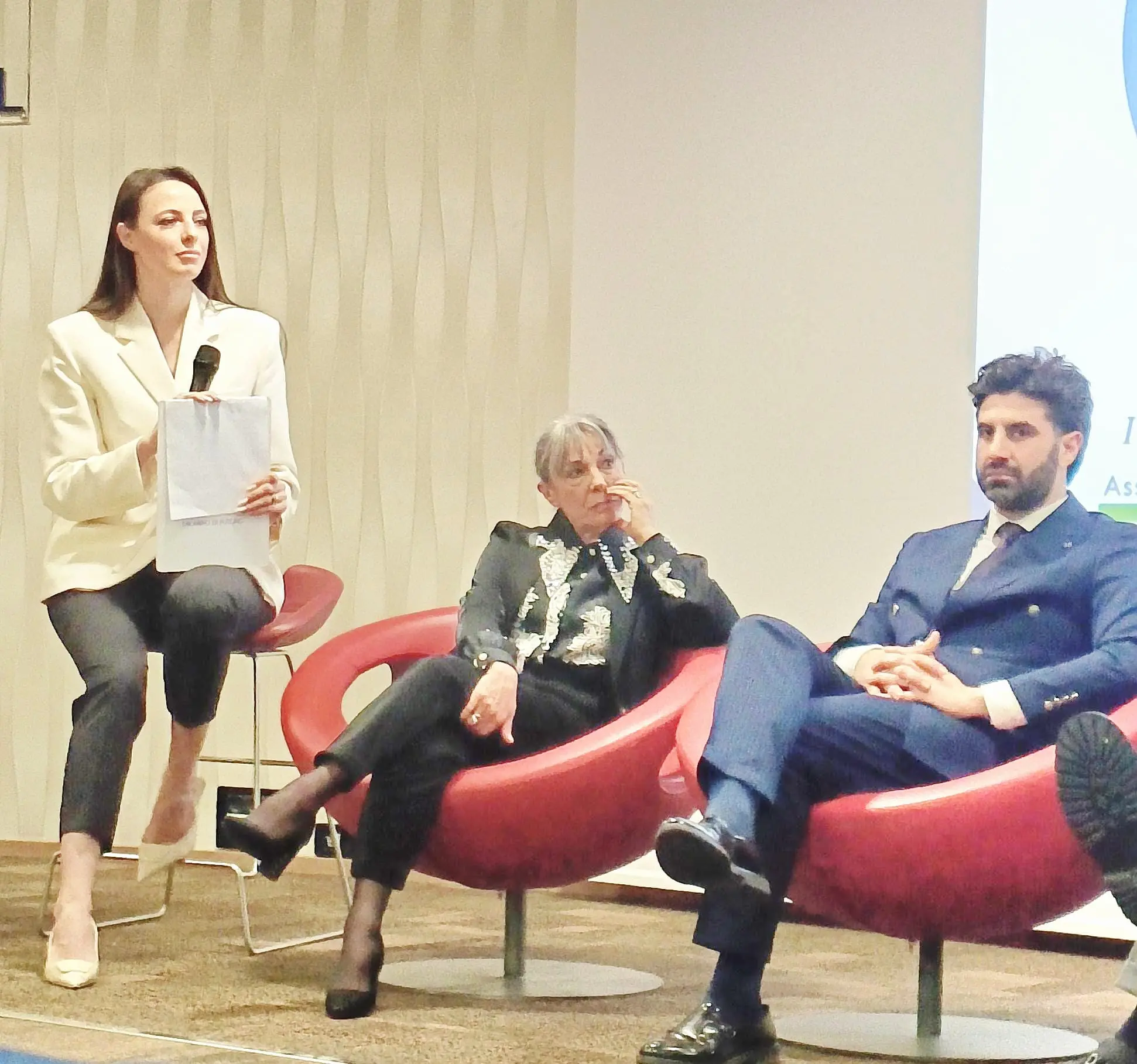 Lamezia Terme,\u00A0nuovo riconoscimento per Elena Sodano alla Convention Nazionale di AG Impresa\n