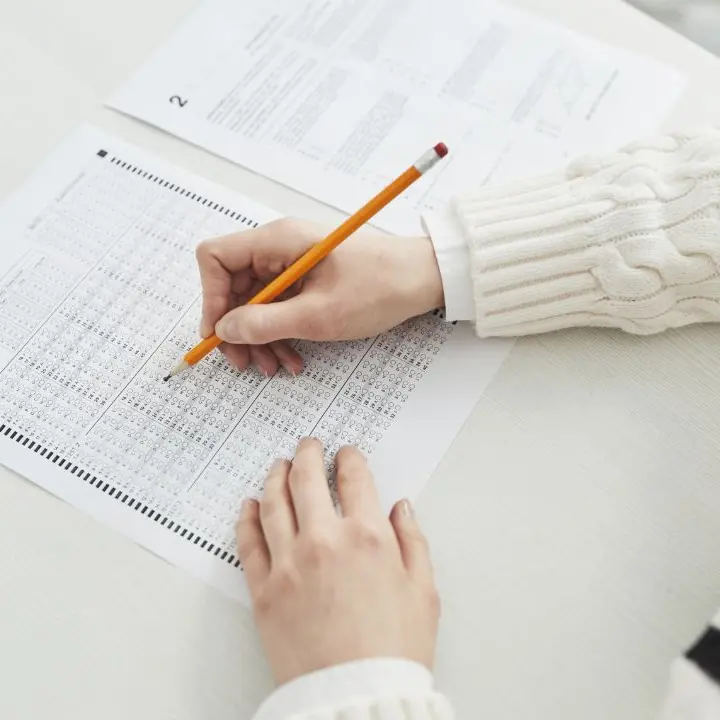 La separazione delle carriere diventa un progetto scolastico (a favore del Sì),\u00A0l’Anm di Catanzaro denuncia: «Esclusi pm e giudici»\n