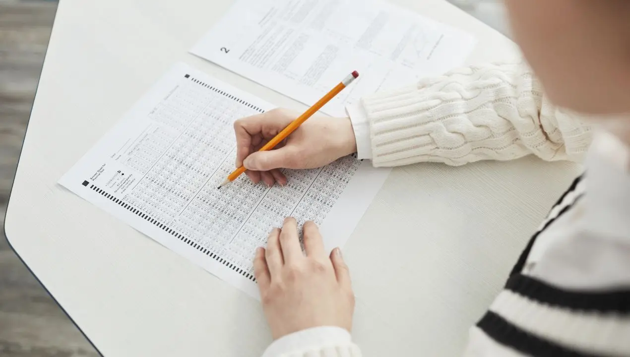 La separazione delle carriere diventa un progetto scolastico (a favore del Sì),\u00A0l’Anm di Catanzaro denuncia: «Esclusi pm e giudici»\n