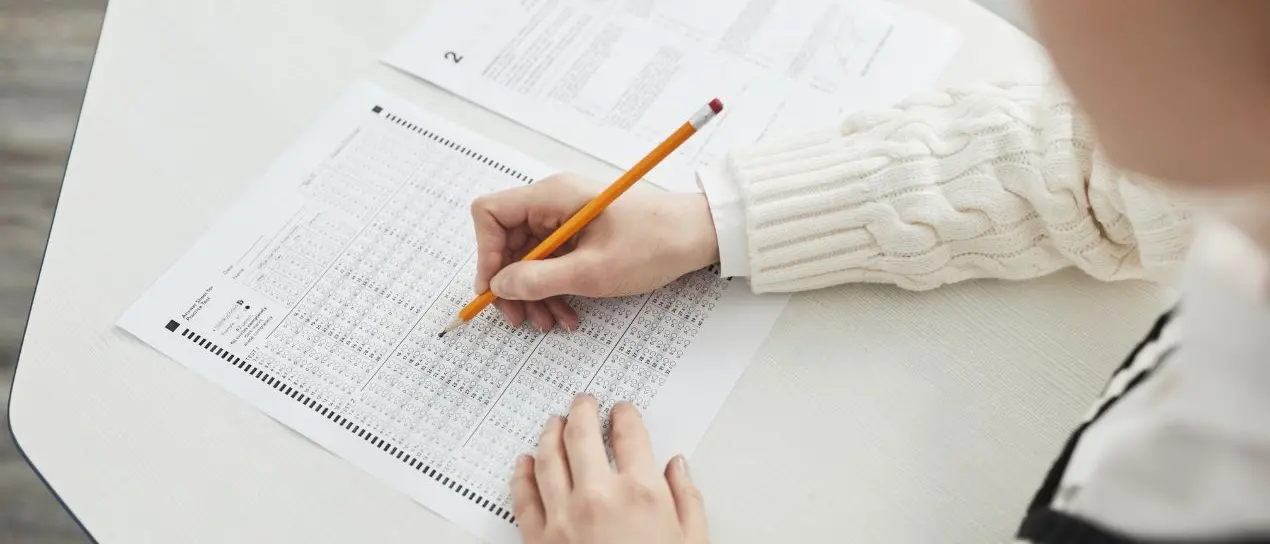 La separazione delle carriere diventa un progetto scolastico (a favore del Sì),\u00A0l’Anm di Catanzaro denuncia: «Esclusi pm e giudici»\n