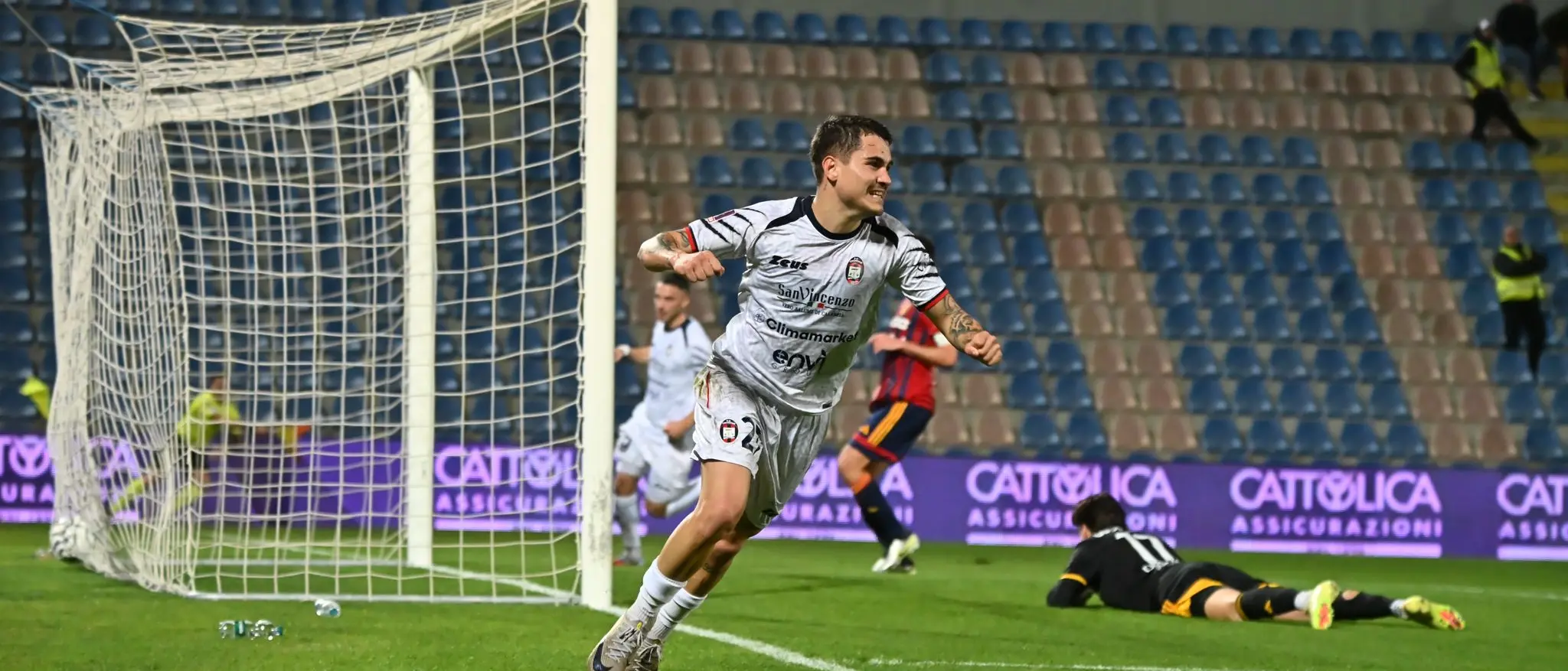 Serie C, Crotone-Potenza 2-0: Maggio e Di Pasquale affondano i lucani con la\u00A0curva Sud fuori per protesta\n