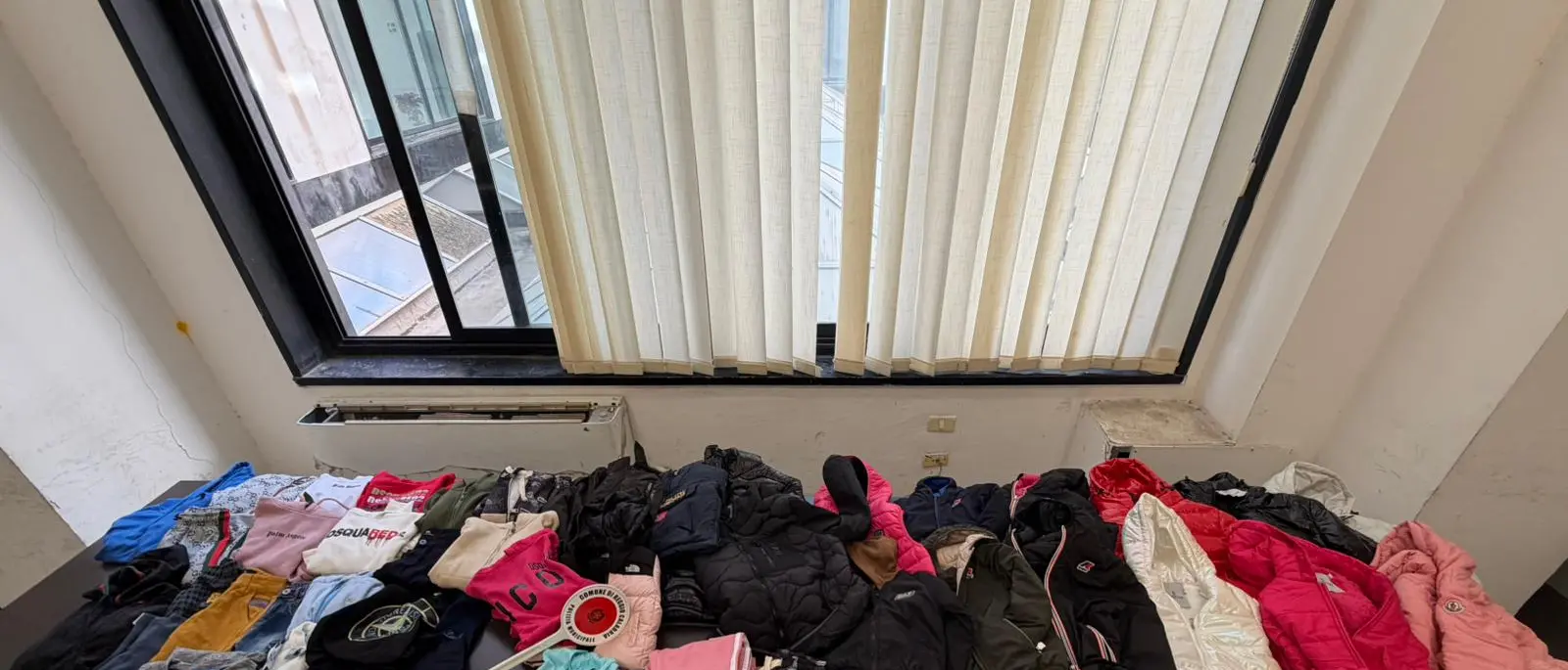 Reggio, giro di vite della Polizia Locale sul commercio abusivo presso il mercato del venerdì di largo Botteghelle\n