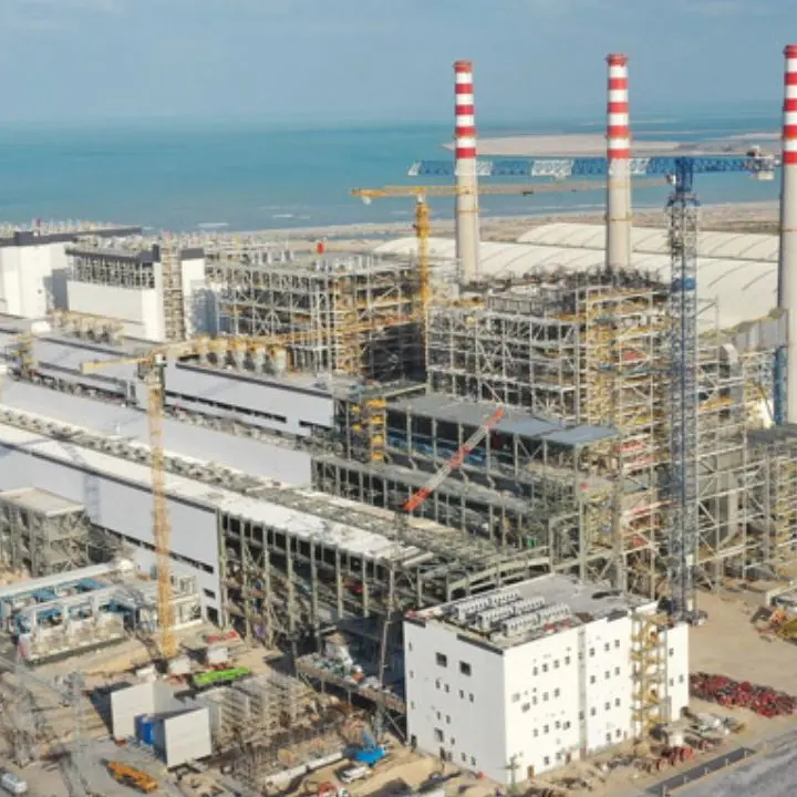 Dal sole la risposta alla sete del mondo:\u00A0negli Emirati Arabi nasce la “fabbrica d’acqua”