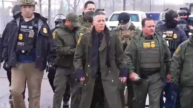 Il “calabrese” che guida la polizia anti-immigrati di Trump: Greg Bovino e il bisnonno minatore che arrivò negli Usa da Aprigliano