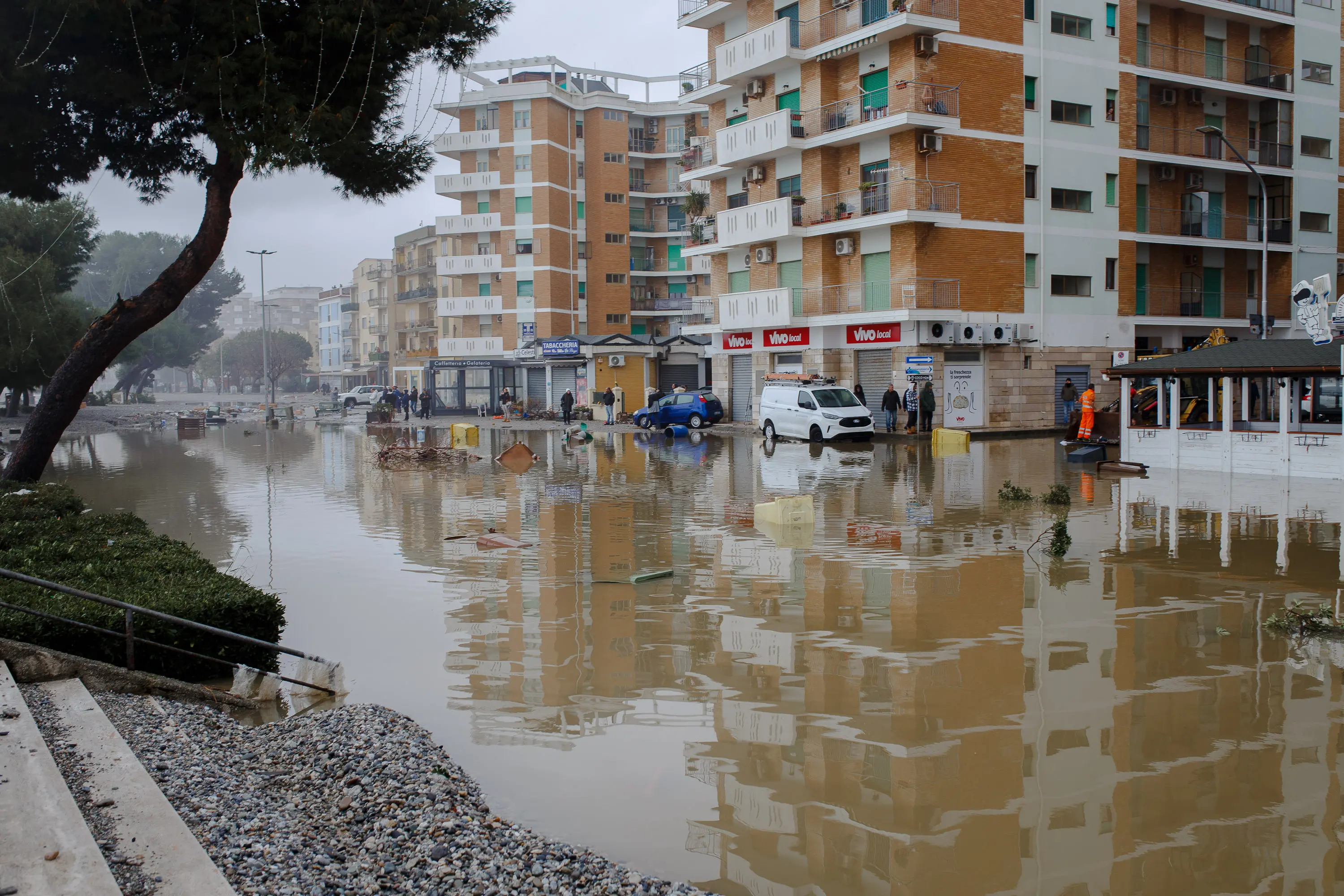 Ricostruzione dopo il ciclone Harry, l’appello:\u00A0«Fare presto per non compromettere la stagione estiva»\n