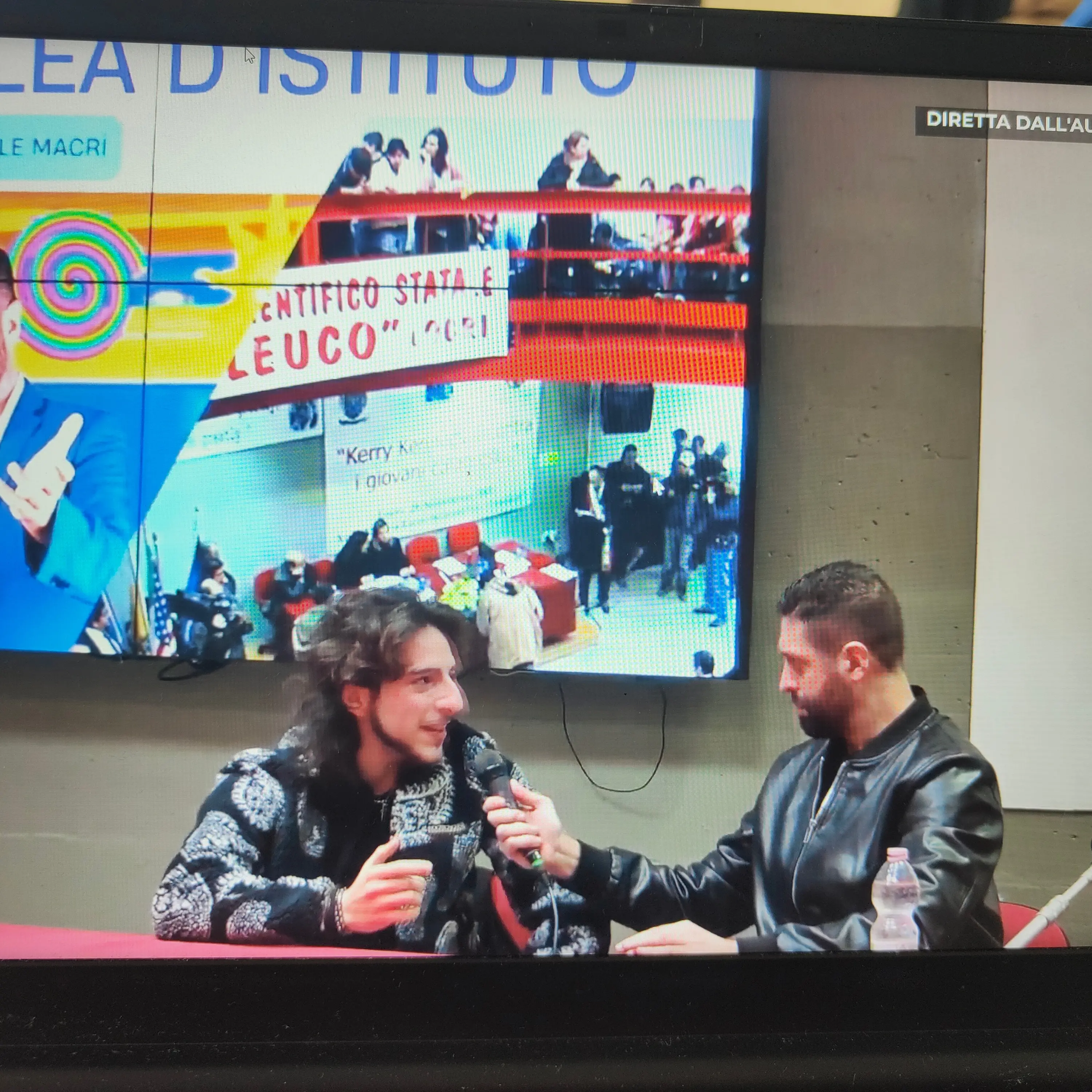 Gli studenti del Polo liceale di Locri incontrano il giornalista d’inchiesta Michele Macrì\n