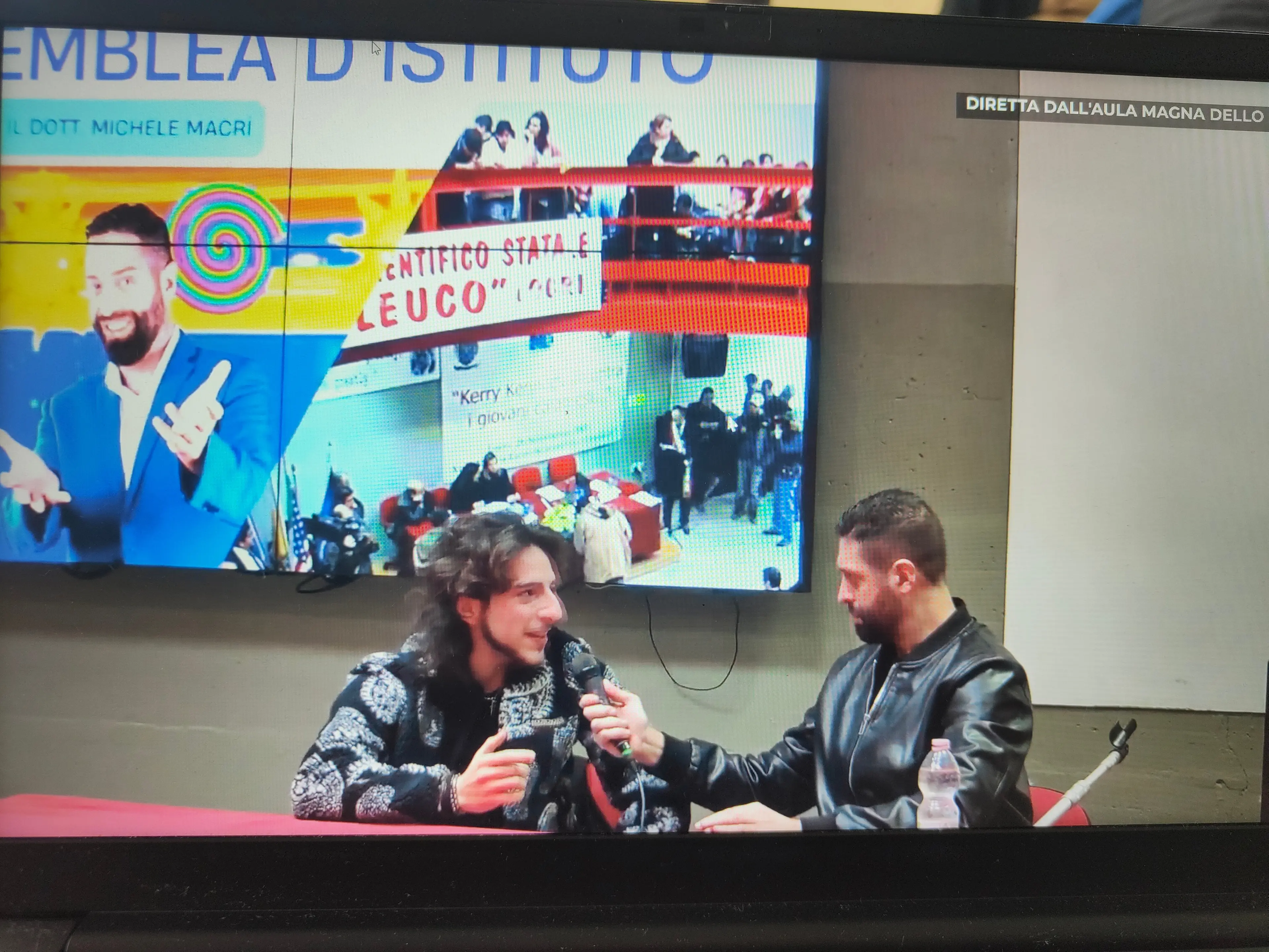 Gli studenti del Polo liceale di Locri incontrano il giornalista d’inchiesta Michele Macrì\n