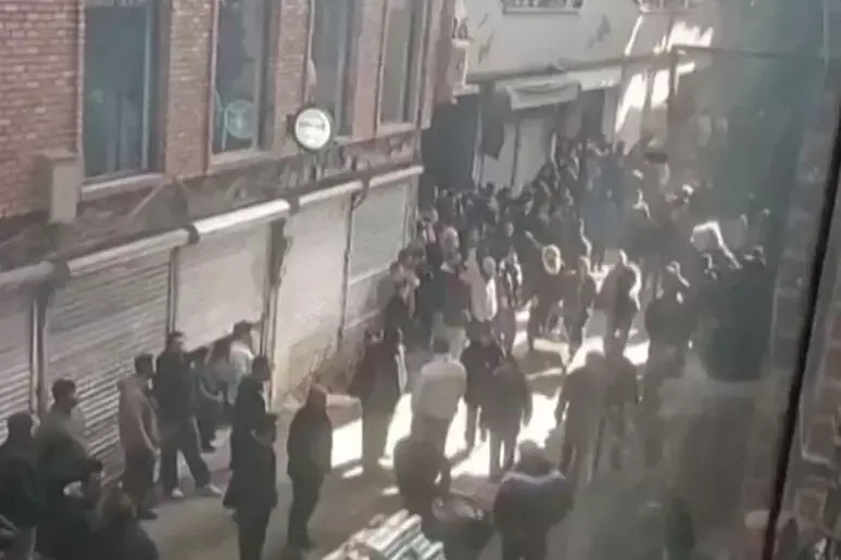 Iran, il Time rivela il massacro: «Morte più di 30mila persone in 48 ore di repressione dei pasdaran»\n