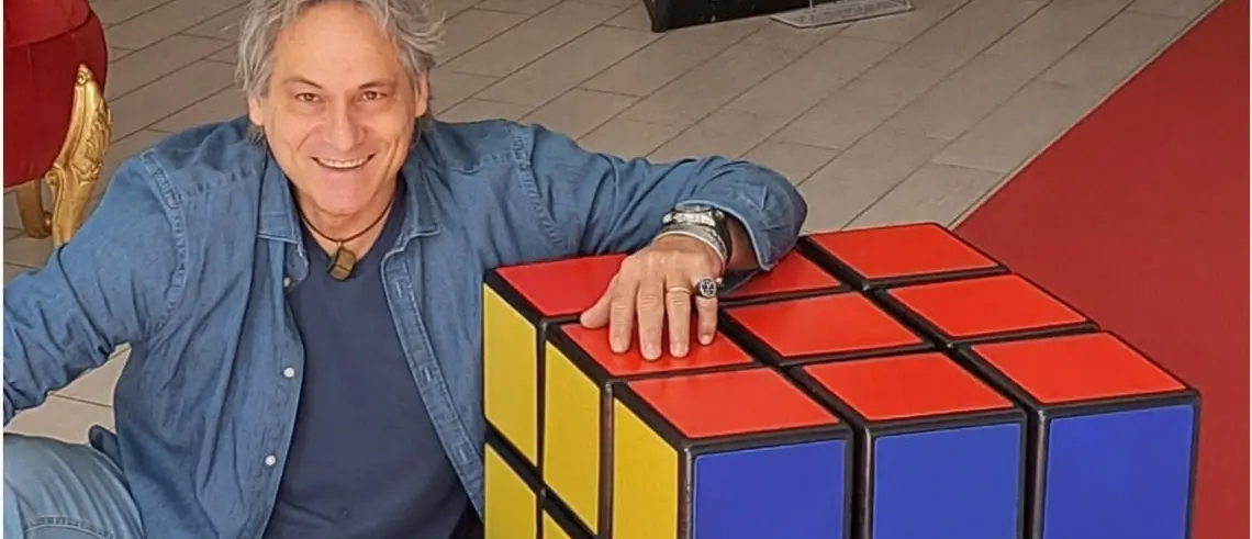 Il sogno all’origine della creazione, l’arte di Mauro Paparella: «È la mia fantasia che detta le regole»\n