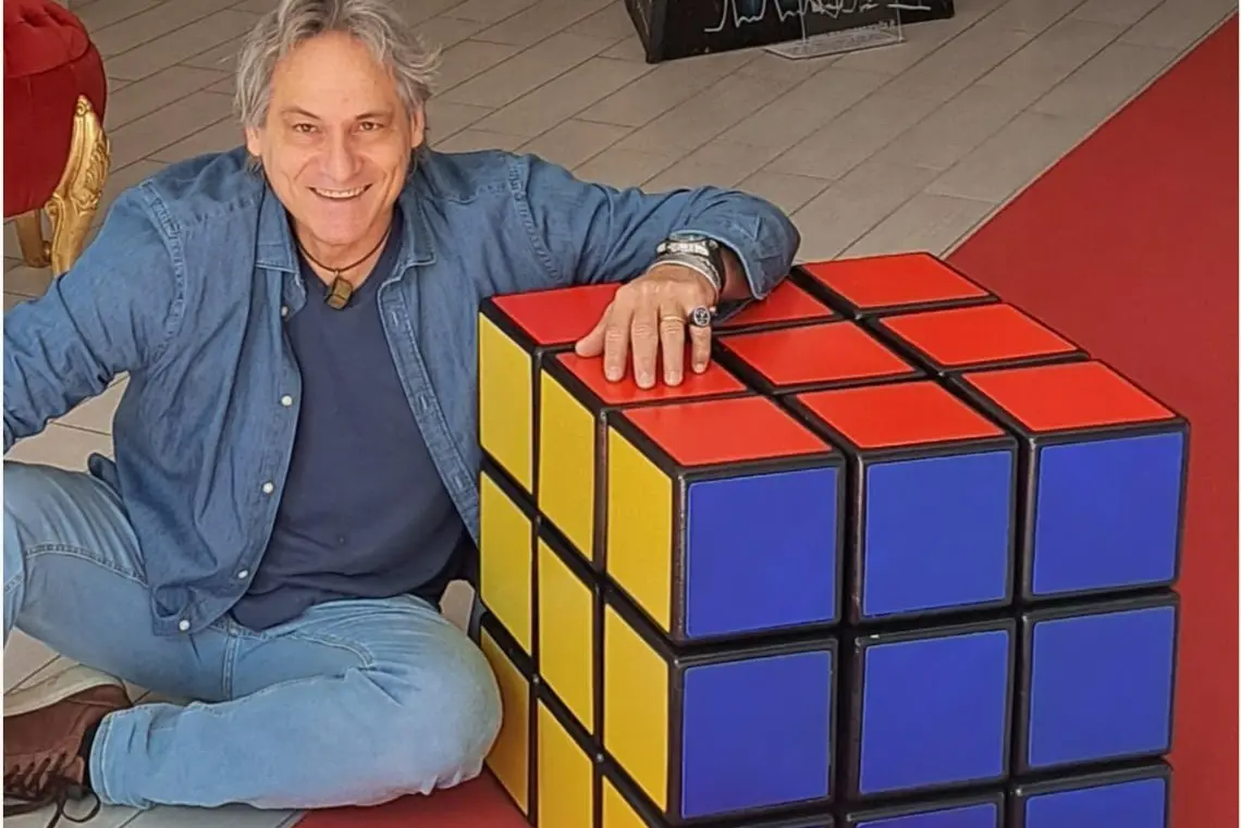 Il sogno all’origine della creazione, l’arte di Mauro Paparella: «È la mia fantasia che detta le regole»\n