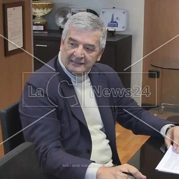 Il nuovo corso dell’Asp di Cosenza: a Dentro la Notizia la missione di De Salazar