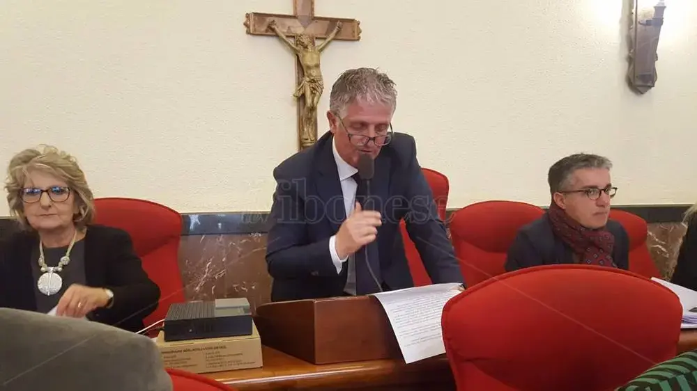 La Vibonese riparte da Putrino, il “commissario” nominato da Romeo per traghettare la squadra verso un nuovo assetto societario: «Settimana decisiva»\n