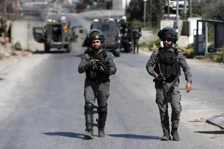 Colono armato minaccia due carabinieri vicino a Ramallah\n