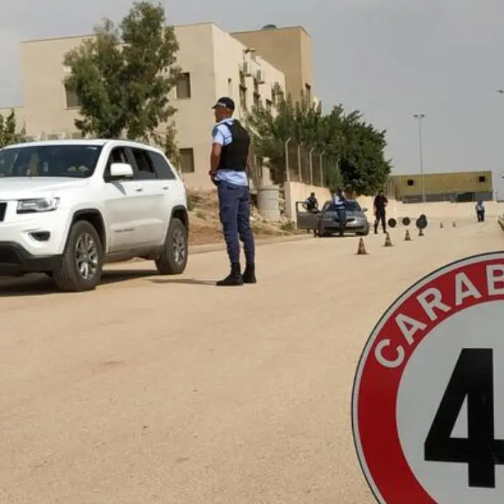 Cisgiordania, due carabinieri fatti inginocchiare e minacciati da un colono. Tajani convoca l'ambasciatore israeliano\n